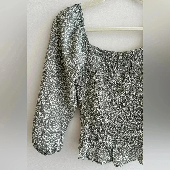 Paper Crane Smocked Floral Blouse, Puff Sleeve Green Fall Top, Size Medium - Picture 3 of 16